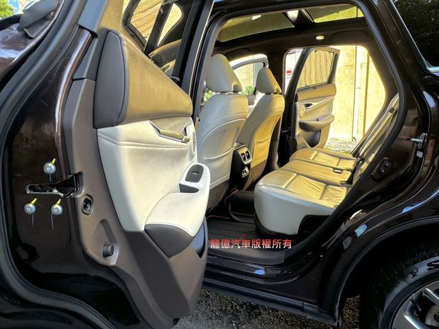 Infiniti QX50  第9張相片