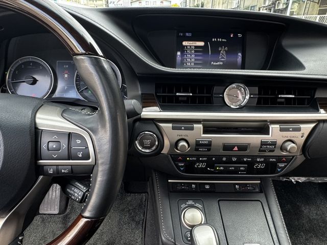 Lexus ES  第20張相片