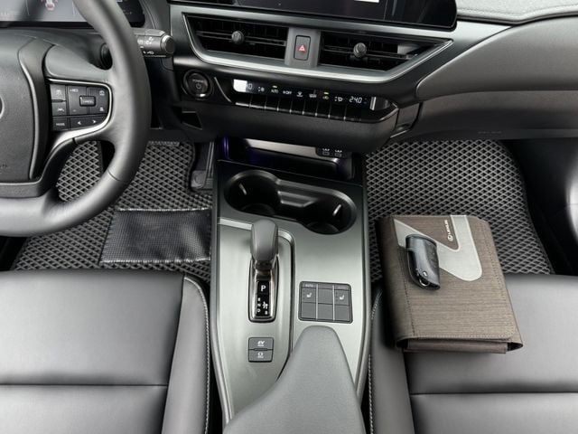 Lexus UX  第1張相片