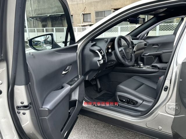 Lexus UX  第8張相片