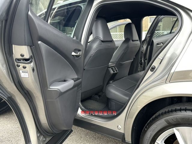Lexus UX  第9張相片