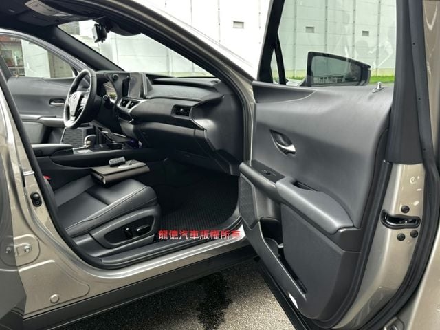 Lexus UX  第12張相片