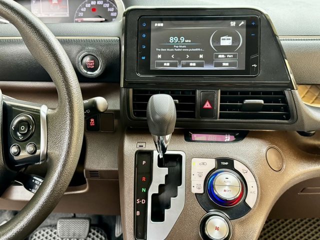 全車原鈑件23年豪華+版盲點車偏煞停電動滑門循跡IKEY摸門8安影音原廠保固中  第20張相片