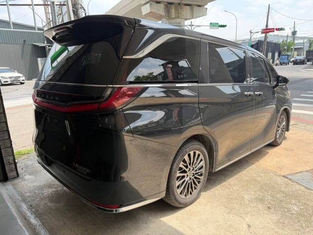 Lexus LM  第5張相片