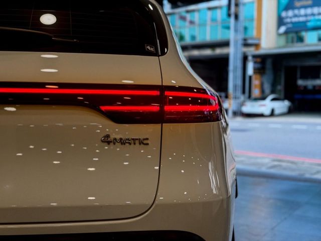 Mercedes-Benz/賓士 EQC  第18張相片
