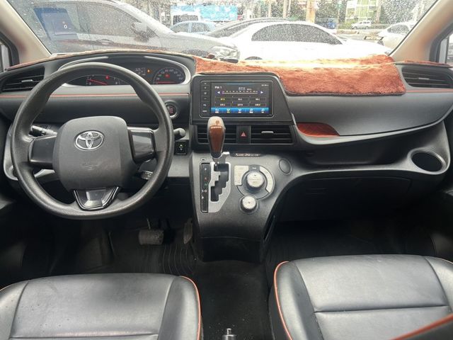 Toyota SIENTA  第11張相片