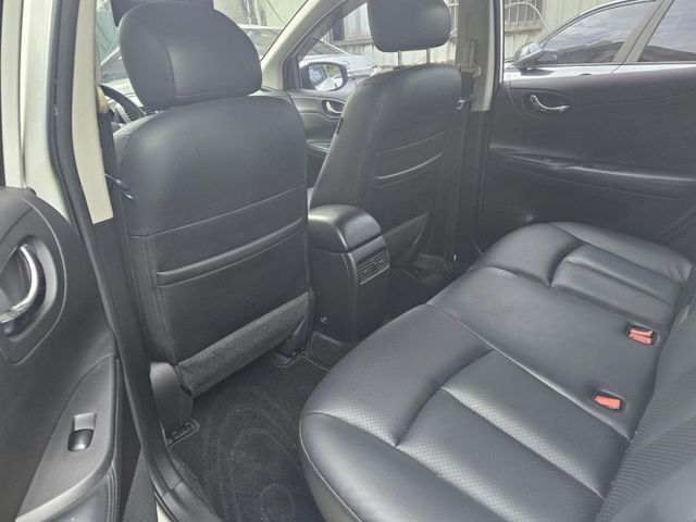 Nissan Tiida  第10張相片