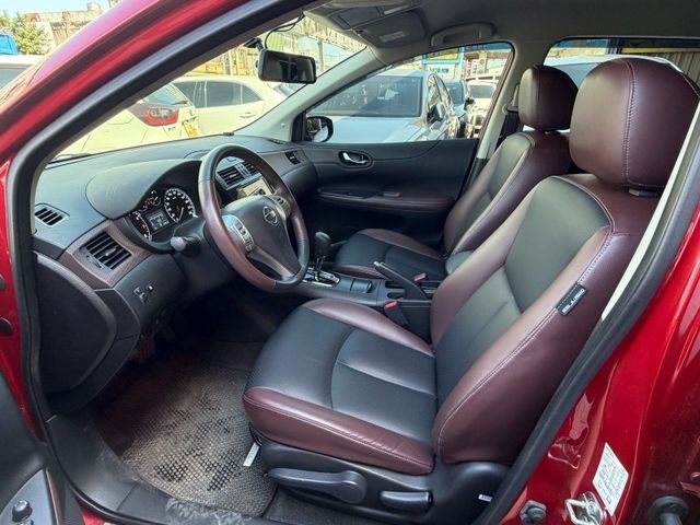 Nissan Tiida  第11張相片