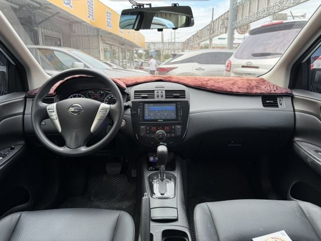 Nissan Tiida  第11張相片