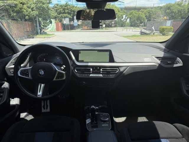2023 BMW 118i 1.5 灰  第9張相片