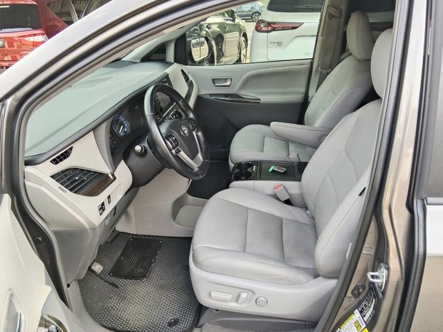 TOYOTA豐田 SIENNA  第9張相片