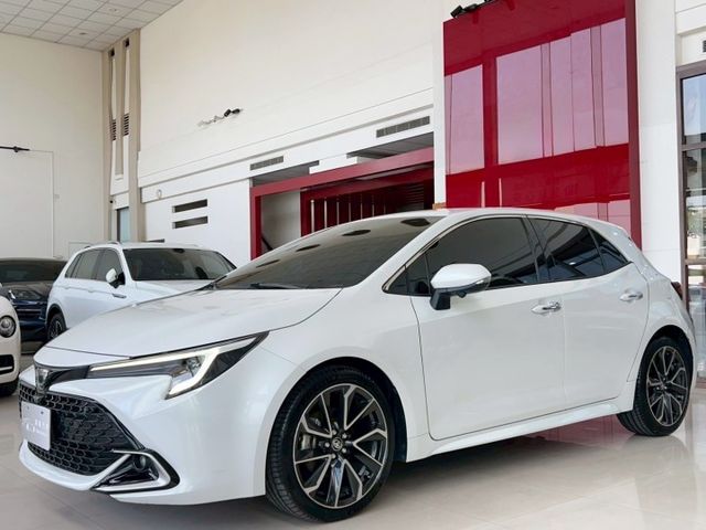 23 年式 Toyota 小改款 Corolla Sport 2.0旗艦版 原廠保養 保固中 超低里程僅跑四萬一  第3張相片