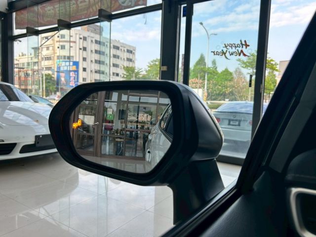 23 年式 Toyota 小改款 Corolla Sport 2.0旗艦版 原廠保養 保固中 超低里程僅跑四萬一  第4張相片