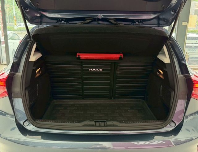 2021 Ford Focus Active EcoBoost 182任性版 里程僅跑六萬五  第18張相片