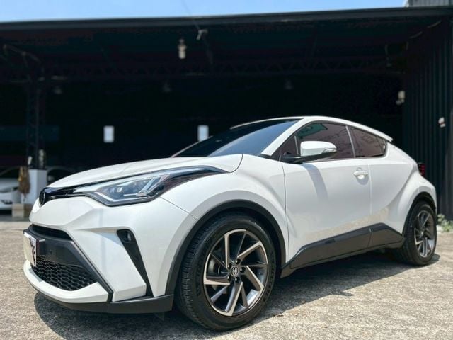 2023 Toyota C-HR 豪華 一手車 里程僅跑一萬七 原廠保固中  第3張相片