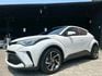 2023 Toyota C-HR 豪華 一手車 里程僅跑一萬七 原廠保固中  第3張縮圖