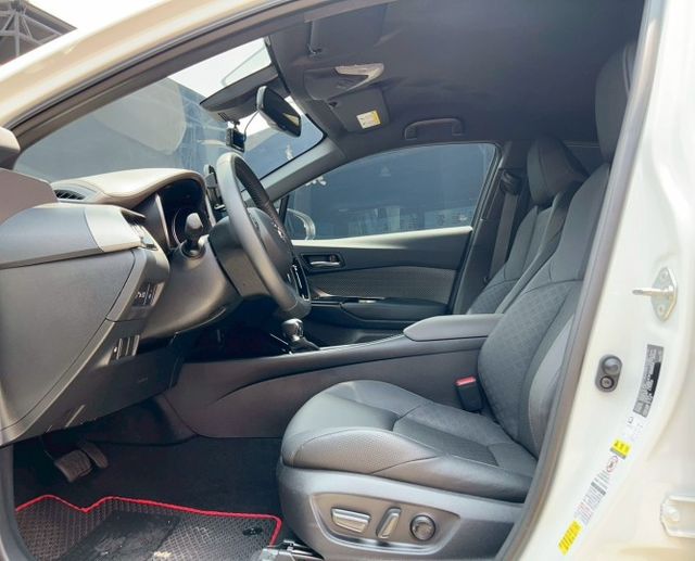 2023 Toyota C-HR 豪華 一手車 里程僅跑一萬七 原廠保固中  第8張相片
