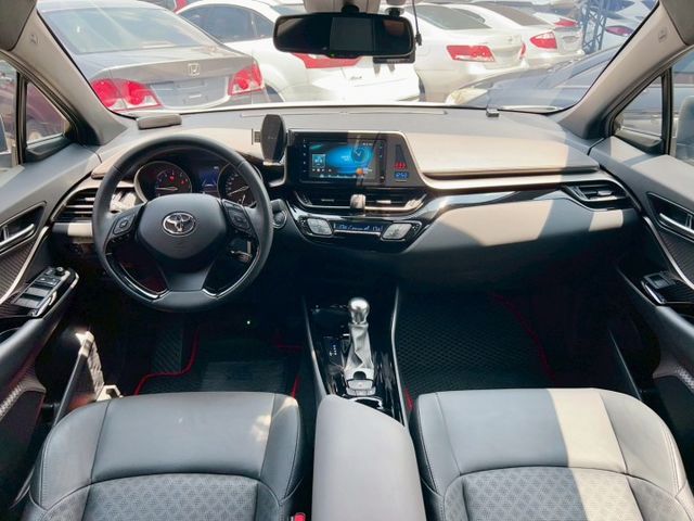 2023 Toyota C-HR 豪華 一手車 里程僅跑一萬七 原廠保固中  第10張相片