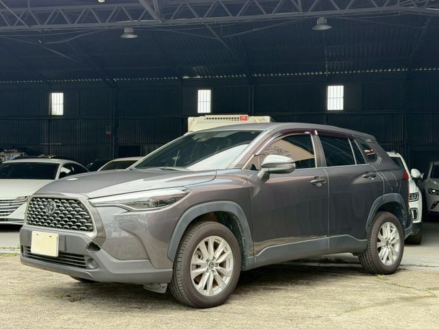 2020 Toyota Corolla Cross 1.8尊爵版 超低里程僅跑四萬四  第3張相片