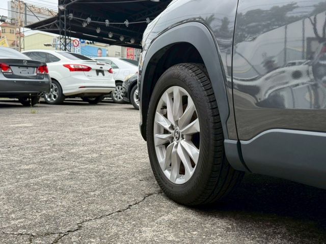 2020 Toyota Corolla Cross 1.8尊爵版 超低里程僅跑四萬四  第4張相片