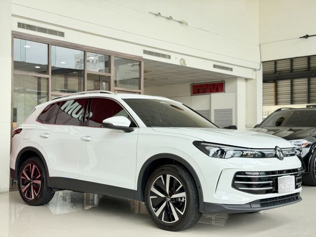 2025 VW Tiguan 330 TSI Elegance Premium 一手車 原廠保養 保固中 里程僅跑四千六  第1張相片