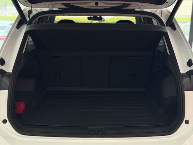 2025 VW Tiguan 330 TSI Elegance Premium 一手車 原廠保養 保固中 里程僅跑四千六  第19張相片