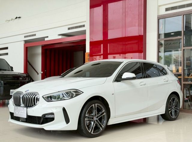 2023 BMW 118i Edition M 原廠保養 超低里程僅跑四萬一  第3張相片