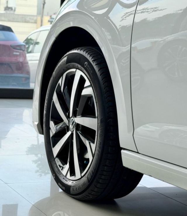 大保養已做完 2022 VW 小改款 Polo 230 TSI Tech 一手車 原廠保養 超低里程僅跑六萬  第4張相片