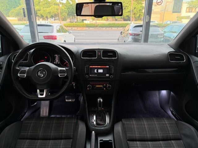 2011 Volkswagen Golf GTI 里程僅跑十五萬 現況交車  第8張相片