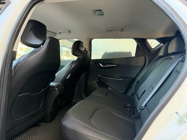 2022 / 23 年式 Kia EV6 Air增程版 一手車 原廠保養 原廠保固中  第16張相片