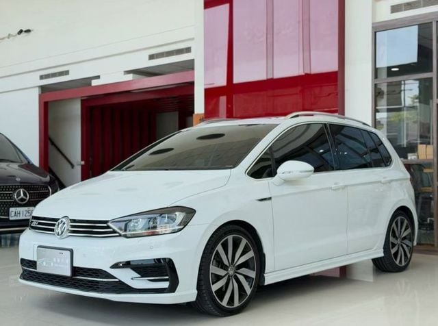 17 年式 Volkswagen Golf Sportsvan 280 TSI R-Line 原廠保養 里程僅跑十一萬  第3張相片