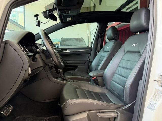 17 年式 Volkswagen Golf Sportsvan 280 TSI R-Line 原廠保養 里程僅跑十一萬  第6張相片