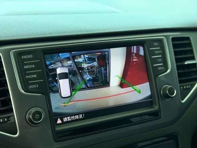 17 年式 Volkswagen Golf Sportsvan 280 TSI R-Line 原廠保養 里程僅跑十一萬  第11張相片