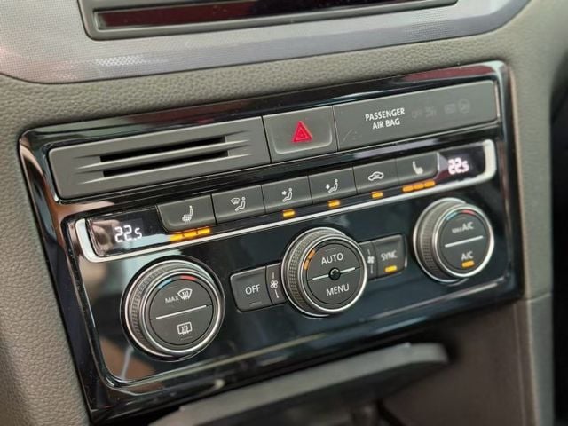 17 年式 Volkswagen Golf Sportsvan 280 TSI R-Line 原廠保養 里程僅跑十一萬  第12張相片