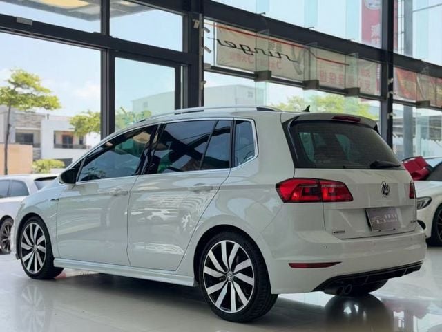 17 年式 Volkswagen Golf Sportsvan 280 TSI R-Line 原廠保養 里程僅跑十一萬  第15張相片