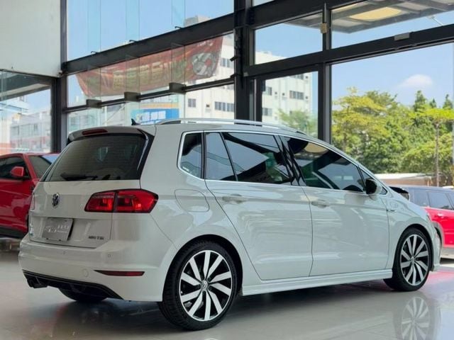17 年式 Volkswagen Golf Sportsvan 280 TSI R-Line 原廠保養 里程僅跑十一萬  第17張相片