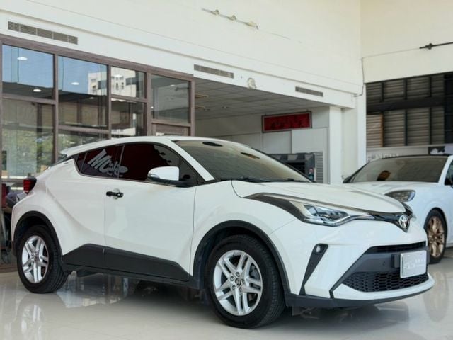 2020 Toyota 小改款 C-HR 豪華型 原廠保養 加裝抬顯  第1張相片