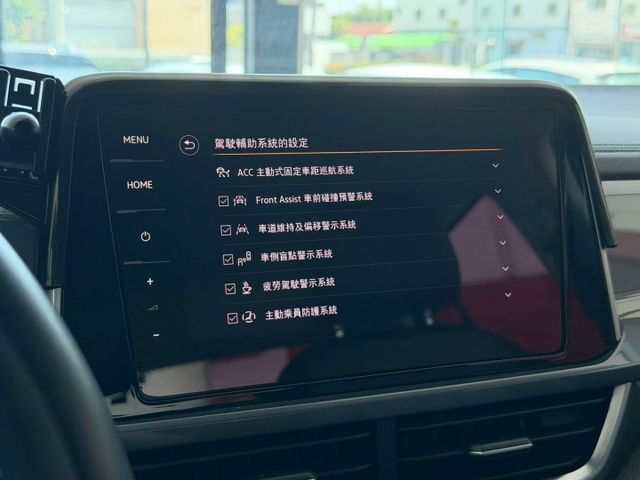 2022/23 T-ROC 280 TSI Style Design  一手車 原廠保養 里程僅跑九萬二  第12張相片
