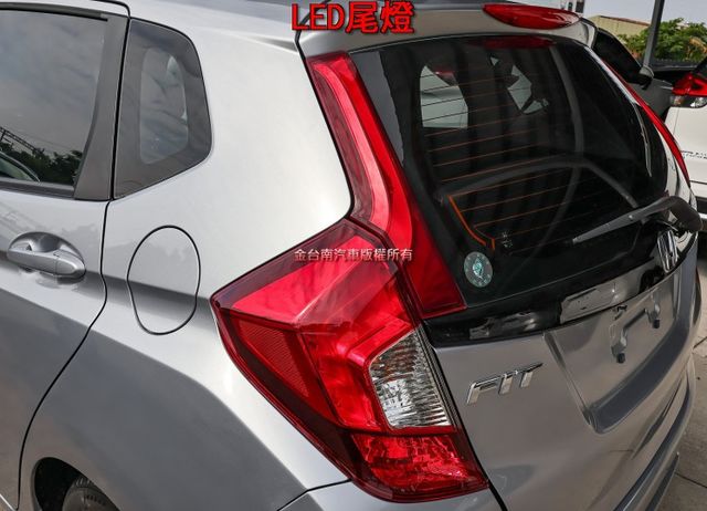 S版✓18年式11月出廠領牌✓一手只跑3.8萬✓里程保證✓iKEY✓定速✓恆溫✓倒車顯影✓可全貸✓不用殺價就很便宜✓  第6張相片