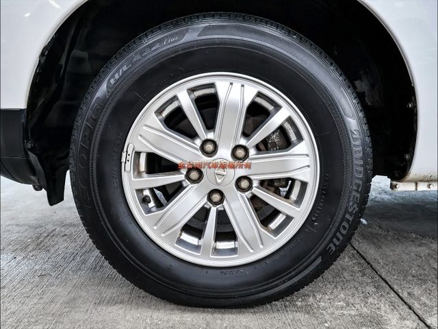 精緻型✓一手車✓只跑4萬✓全車原鈑件✓TCS✓定速✓鋁圈✓後座出風口✓附全額發票✓可全貸✓事業打拼好幫手✓  第8張相片