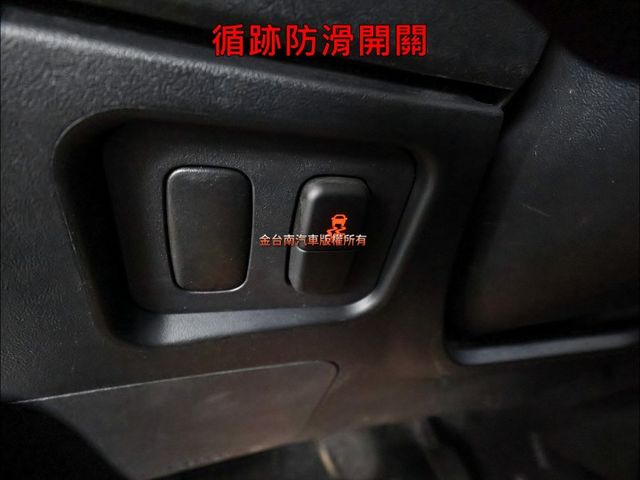 精緻型✓一手車✓只跑4萬✓全車原鈑件✓TCS✓定速✓鋁圈✓後座出風口✓附全額發票✓可全貸✓事業打拼好幫手✓  第12張相片