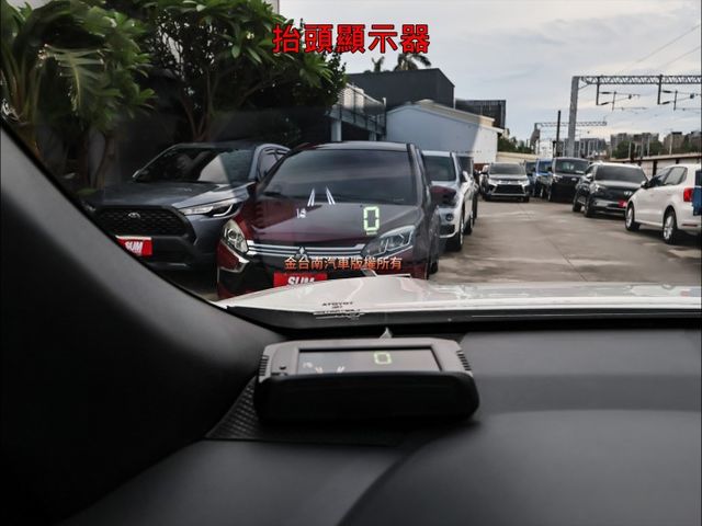 豪華影音特仕版✓全車原鈑件✓原廠保固中✓NAVI✓車載系統✓LV2✓抬頭顯示器✓恆溫✓iKEY✓可全貸✓  第14張相片