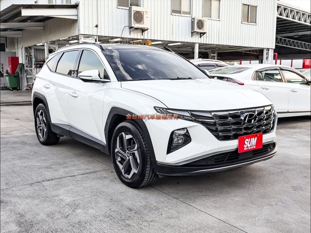 GLT-B✓一手只跑2.8萬✓原鈑件✓全景天窗✓電動尾門✓電動座椅✓LV2✓盲點✓車載系統✓可全貸✓不用殺價就很便宜✓  第4張相片