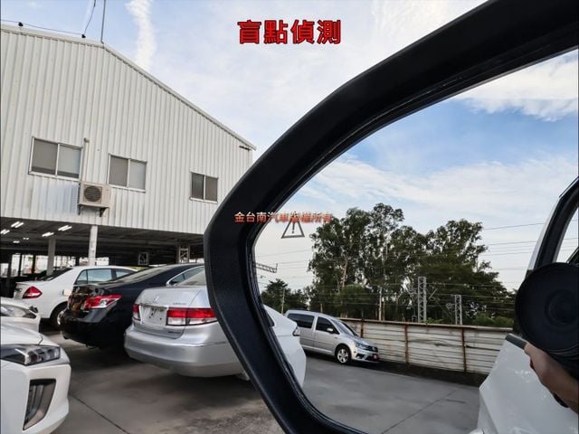 GLT-B✓一手只跑2.8萬✓原鈑件✓全景天窗✓電動尾門✓電動座椅✓LV2✓盲點✓車載系統✓可全貸✓不用殺價就很便宜✓  第12張相片