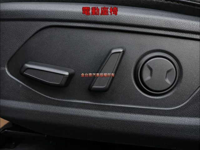 GLT-B✓一手只跑2.8萬✓原鈑件✓全景天窗✓電動尾門✓電動座椅✓LV2✓盲點✓車載系統✓可全貸✓不用殺價就很便宜✓  第13張相片