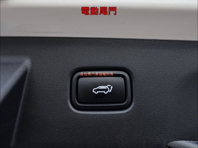 GLT-B✓一手只跑2.8萬✓原鈑件✓全景天窗✓電動尾門✓電動座椅✓LV2✓盲點✓車載系統✓可全貸✓不用殺價就很便宜✓  第19張相片