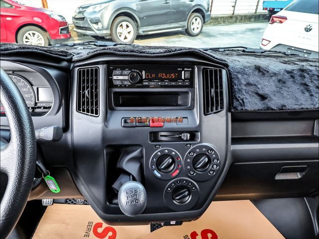 手排✓廂式✓一手只跑7千✓使用不到一年✓TCS✓ABS✓雙安✓附全額發票✓可全貸✓事業打拼好幫手✓  第17張相片
