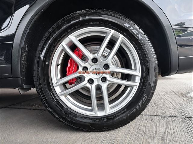 4WD✓一年只跑1.5萬✓車況優✓天窗✓電動尾門✓記憶椅✓定速✓影音系統✓分區恆溫✓快撥✓可全貸✓不用殺價就很便宜✓  第7張相片