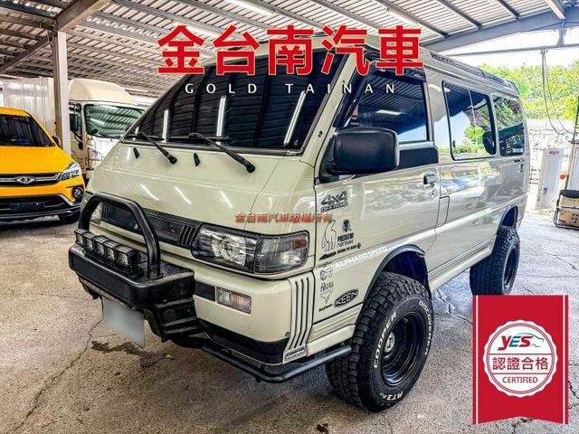 4WD✓自排✓超級稀有綠視界✓七人座✓原鈑件✓每一處都是車主用心✓展現獨一無二的豪邁✓  第1張相片