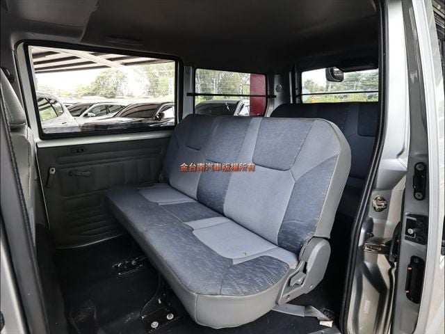 廂式✓一手只跑2.5萬✓全車原鈑件✓電動窗✓音響主機✓附全額發票✓里程保證✓可全貸✓事業打拼好幫手!  第9張相片